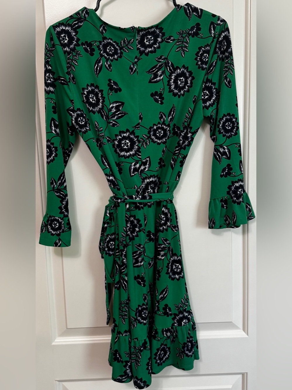 Eliza J Green Floral Faux Wrap Bell Sleeve Dress Size 10 Tie Waist Ruffle Hem - Picture 11 of 13
